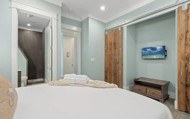 photo 3 of Three Master Bedrooms! Easy Beach Access! Gulf Views