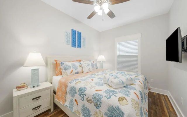 photo 3 of Laguna Peach: 3BA 2BA Retreat for 10! Explore Nearby Beaches & Activities