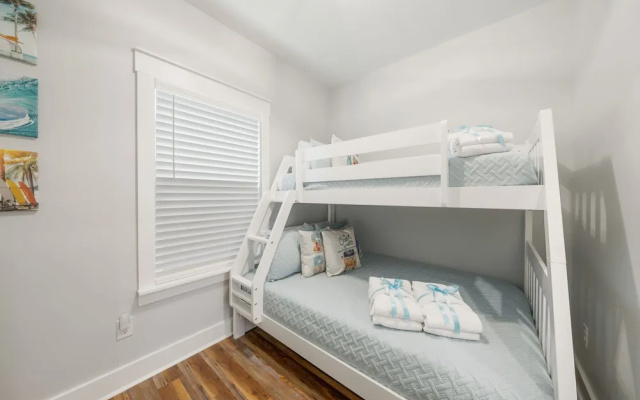 photo 5 of Laguna Peach: 3BA 2BA Retreat for 10! Explore Nearby Beaches & Activities