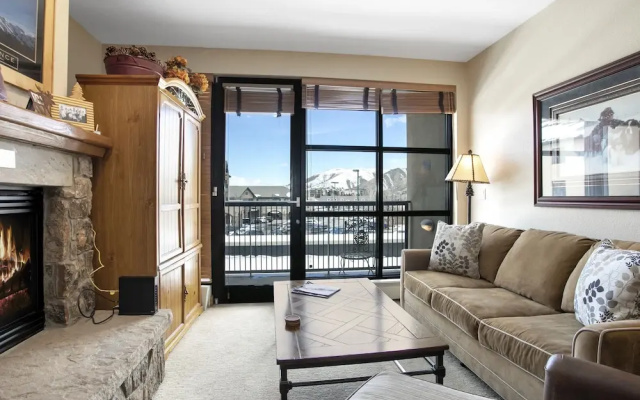 photo 3 of 224 Chapel Square 2 Bedroom Condo by RedAwning