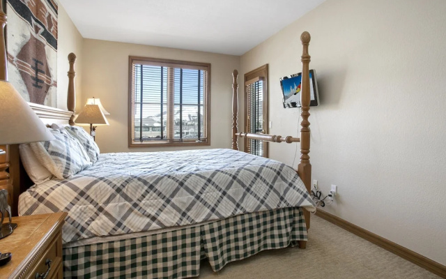 photo 4 of 224 Chapel Square 2 Bedroom Condo by RedAwning