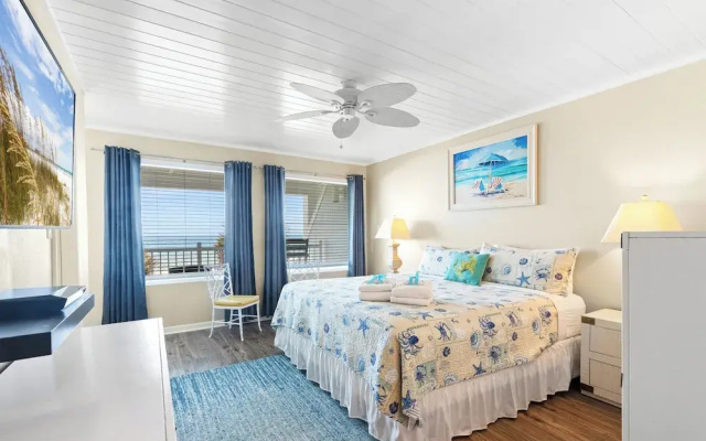 photo 4 of 3br, 3BA Beachfront Townhome! Sleeps 11! Ocean View! Steps to the Beach!