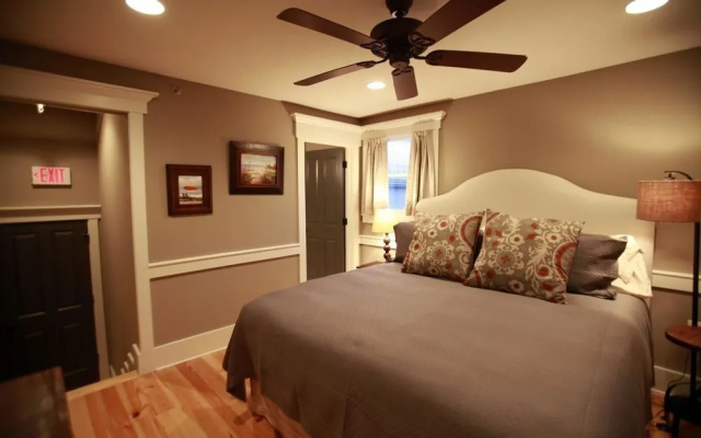 photo 4 of 229 King Luxury Suites
