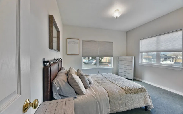 photo 2 of 230 4th Street