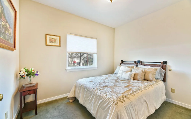 photo 4 of 230 4th Street