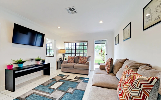 photo 5 of 232 NW 23 Street Townhouse Entire House 4 Bedrooms 4 Bathrooms Townhou