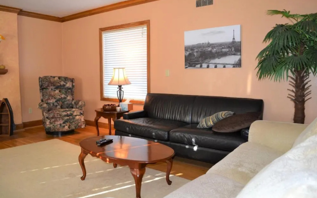 photo 5 of 2338 S Edgewood St.