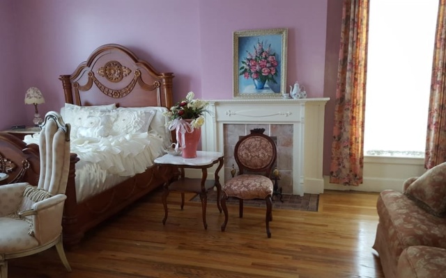 photo 4 of 234 Winder St Inn