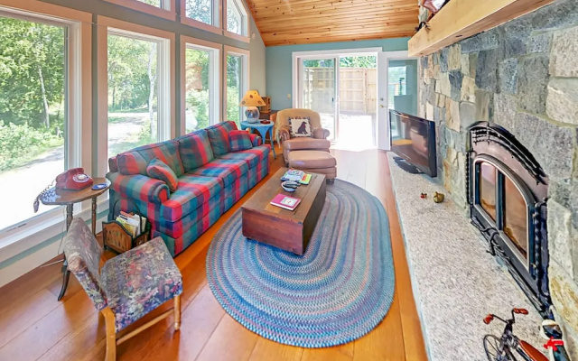 photo 5 of 24 Meadow Point Rd Cottage 3 Bedrooms 2.5 Bathrooms Cottage