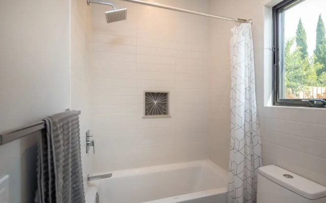 photo 5 of 24 Robert Drive - 1 Br Home