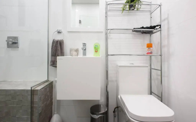 photo 5 of 24-15 New Studio Gramercy W D in Unit Best Value