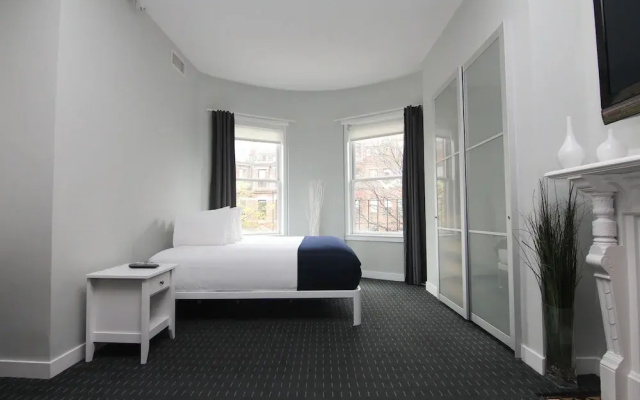 photo 2 of Maverick Suites at 245 Newbury St