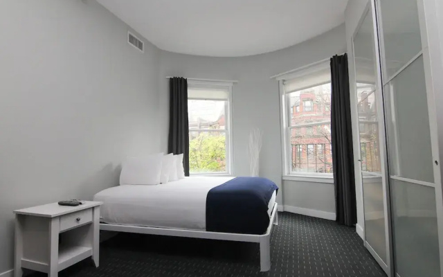photo 4 of Maverick Suites at 245 Newbury St