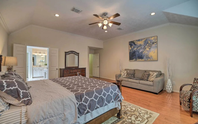 photo 4 of 2,500 Sq Ft Townhome - Walk to Central River Oaks!