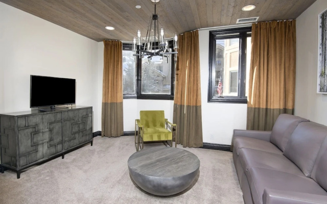 photo 4 of 26 Avondale Lane. 3 Bedroom Condo by RedAwning