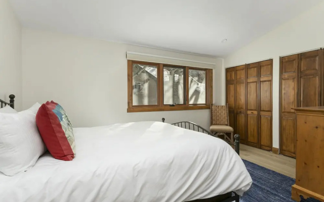 photo 2 of 26 Par6 Townhomes 2 Bedroom Townhouse by RedAwning