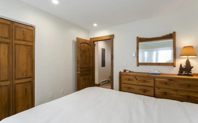 photo 4 of 26 Par6 Townhomes 2 Bedroom Townhouse by RedAwning