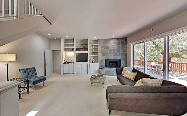 photo 2 of 2600 Glen Ellen Home - 3 Br home by RedAwning