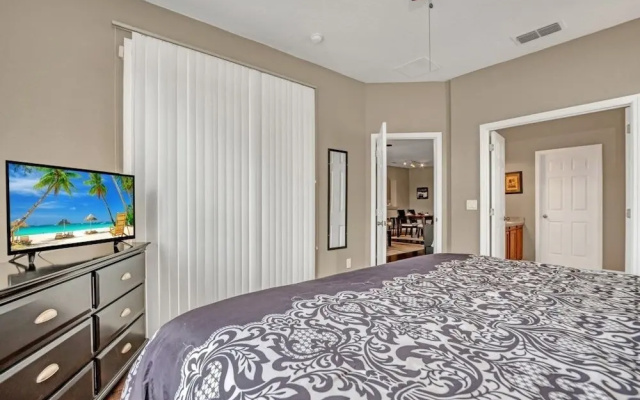 photo 4 of 2612tf 5 Bedroom Home by Redawning
