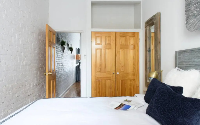 photo 2 of 26-2b Gramercy Large 1BR WD in Unit Courtyard