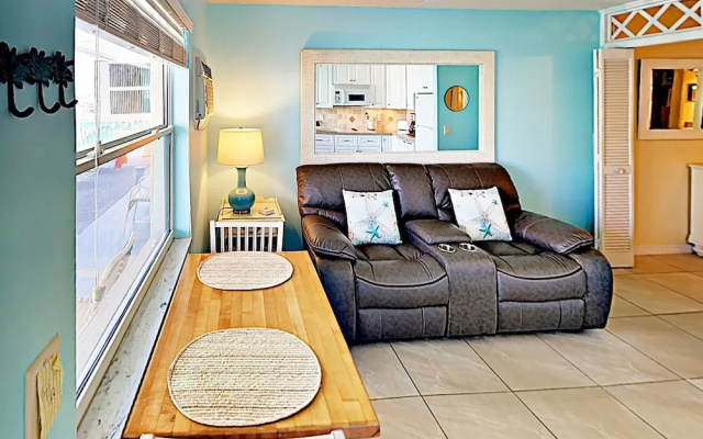 photo 2 of 2700 Gulf Blvd 5E Condo 1 Bedroom 1 Bathroom Condo
