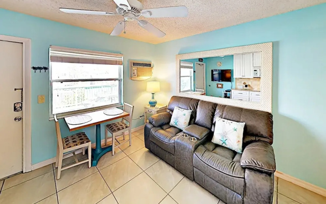 photo 3 of 2700 Gulf Blvd 5E Condo 1 Bedroom 1 Bathroom Condo