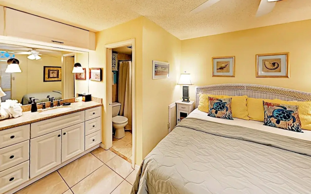 photo 4 of 2700 Gulf Blvd 5E Condo 1 Bedroom 1 Bathroom Condo