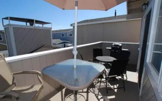 photo 2 of 27th St B (68203) - 3 Br townhouse by RedAwning