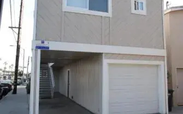 photo 3 of 27th St B (68203) - 3 Br townhouse by RedAwning