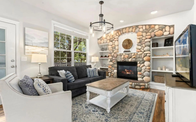 photo 2 of Fabulous Family-friendly Retreat by Windsor Lake!
