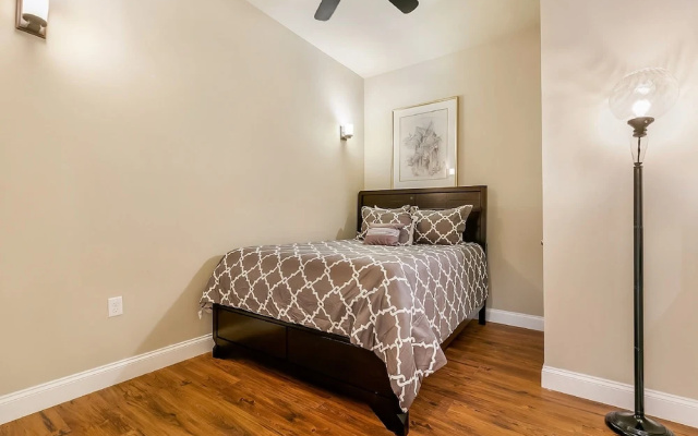 photo 3 of 2BD Spacious condo Steps from ST Charles