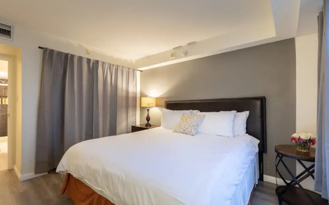 photo 2 of Stay Together Suites | Center Strip APT