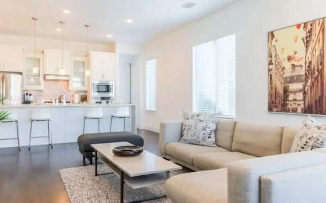 photo 4 of 2-Bedroom Downtown Dallas Townhome
