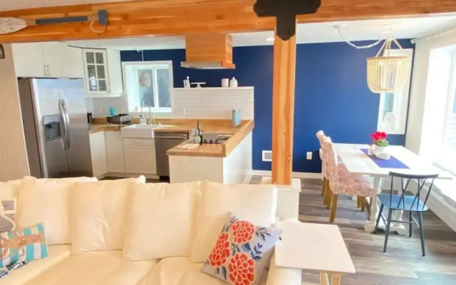 photo 4 of 2BR 2BA Alki Beach Waterfront Retreat Extended Stay