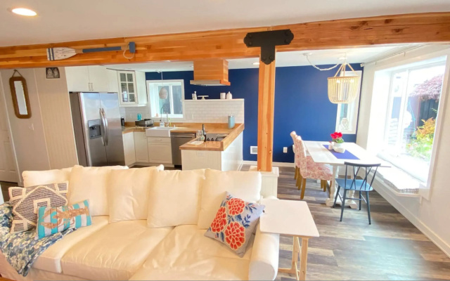 photo 2 of 2BR 2BA Alki Beach Waterfront Retreat Extended Stay