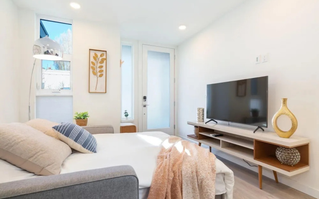 photo 5 of 2BR 2BA Capitol Hill Cozy Haven- Rooftop