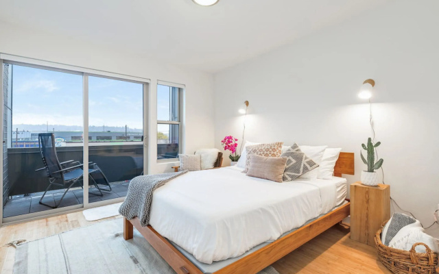 photo 3 of 2BR 2BA The Ballard Modish Seattle Location With Rooftop View