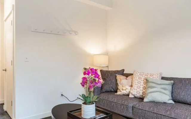 photo 2 of 2BR 2BA The Ballard Modish Seattle w Rooftop View