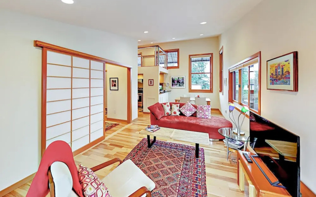 photo 3 of 2br Eco-apartment W/ Private Balcony 2 Bedroom Apts