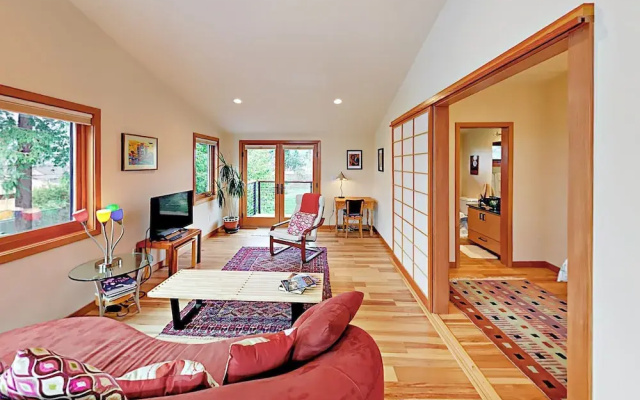 photo 4 of 2br Eco-apartment W/ Private Balcony 2 Bedroom Apts