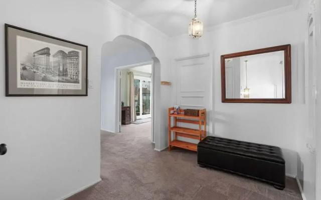 photo 2 of 2br Flat For Corporate Travelers W/ Parking In Sf! 2 Bedroom Apts by RedAwning