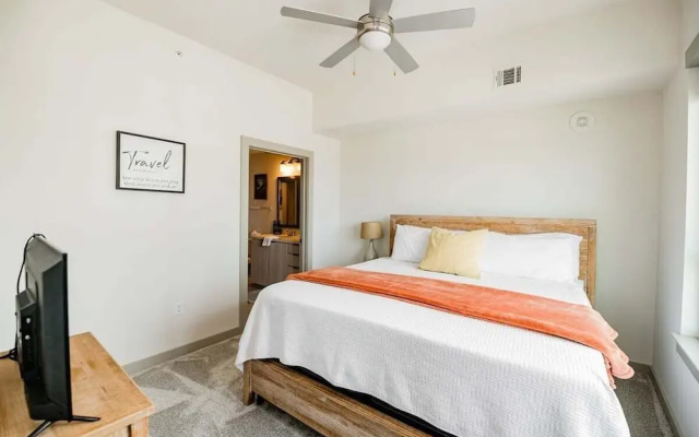 photo 2 of 2br Fully Furnished Apartment Uptown - Boa Stadium 2 Bedroom Apts by RedAwning