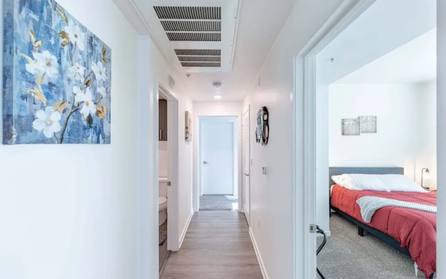 photo 4 of 2br Furnished Apartment On Gordon St Hollywood 2 Bedroom Apts by RedAwning
