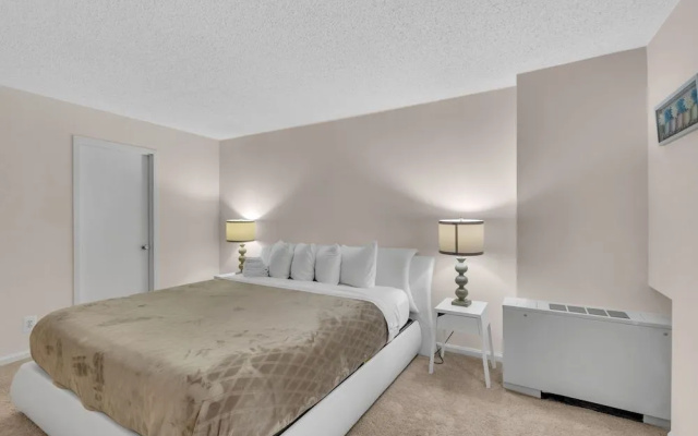 photo 4 of 2BR Modern Apt with Easy Access to City