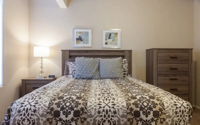 photo 4 of 2BR Plus Ocotillo Townhome, Heated Pool, Spa, Gym