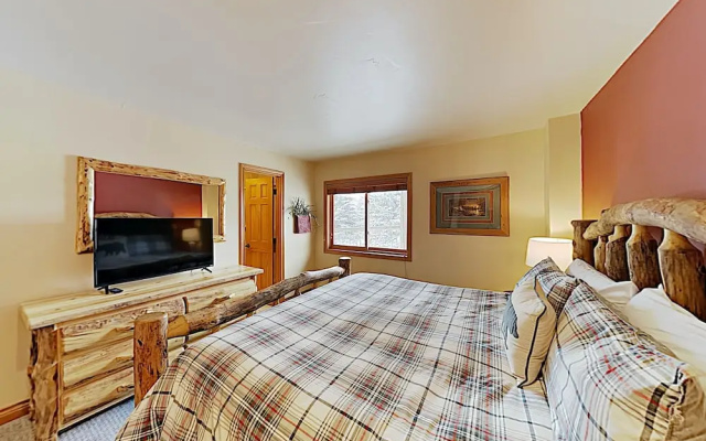 photo 2 of 2BR w/ Hot Tub, Pool & Free Shuttle