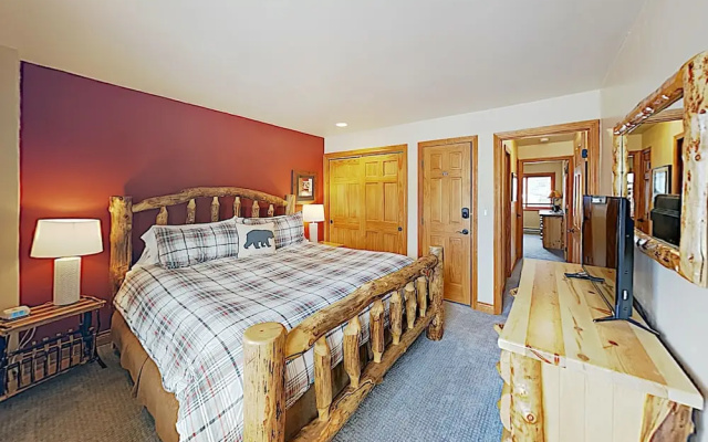 photo 4 of 2BR w/ Hot Tub, Pool & Free Shuttle