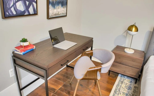 photo 4 of 2br/2ba Shotgun Home in Lower Garden by Domio