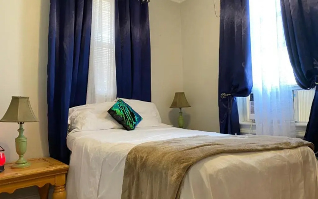 photo 4 of 2cozy Apt W/ Fast Transportation To New York City