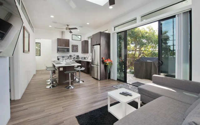 photo 2 of 2nd Story Masterpiece In Venice Beach 4 Bedroom Home by RedAwning